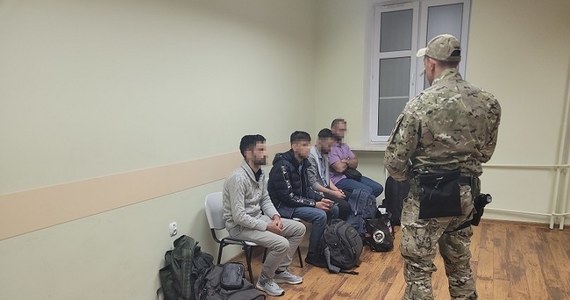 Ośmiu obywateli Syrii, Jordanii i Jemenu zatrzymali funkcjonariusze Straży Granicznej w okolicy Zgorzelca. Cudzoziemcy z Łotwy, przez Litwę i Polskę próbowali dostać się do Niemiec. Do pomagania w nielegalnym przekroczeniu granicy przyznali się zatrzymani wraz z nimi Łotysze.