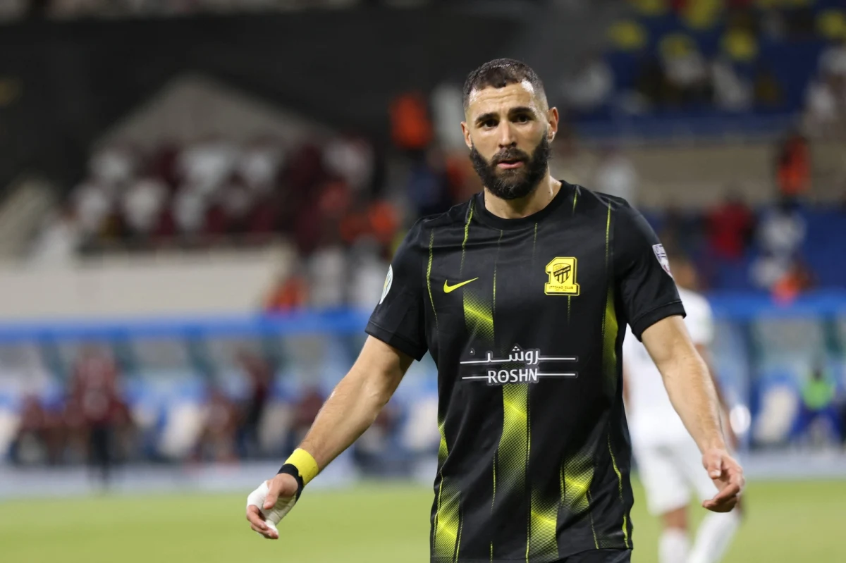 Zaostrza się głośna afera wokół francuskiego gwiazdora futbolowego Karima Benzemy. Adwokat sławnego piłkarza zapowiedział wniesienie skargi przeciwko szefowi francuskiego MSW Geraldowi Darmaninowi, który oskarżył go o związki z islamskim terroryzmem.