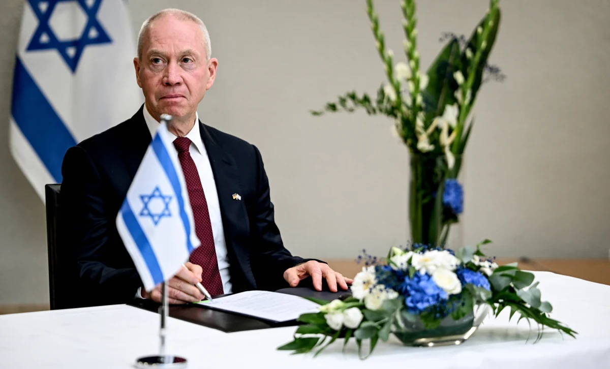 Minister obrony Izraela Yoav Gallant powiedział żołnierzom zgrupowanym w pobliżu Strefy Gazy, że wkrótce zobaczą palestyńską enklawę "od środka". W ten sposób zasugerował, że zbliża się inwazja lądowa Sił Obronnych Izraela na Strefę Gazy.