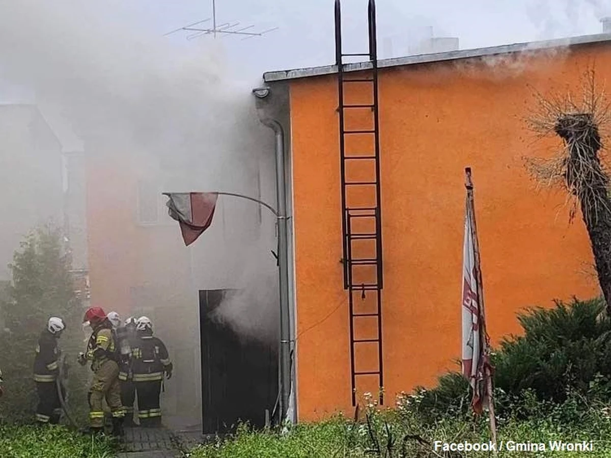 Tragedia we Wronkach (woj. wielkopolskie). W pożarze budynku wielorodzinnego zginęła jedna osoba.