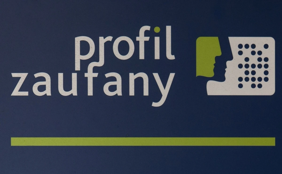 Wielu Polaków otrzymuje w ostatnich dniach SMS-y z informacją o tym, że kończy się ważność ich profilu zaufanego. Informujemy, jak ją przedłużyć. Poniżej instrukcja.