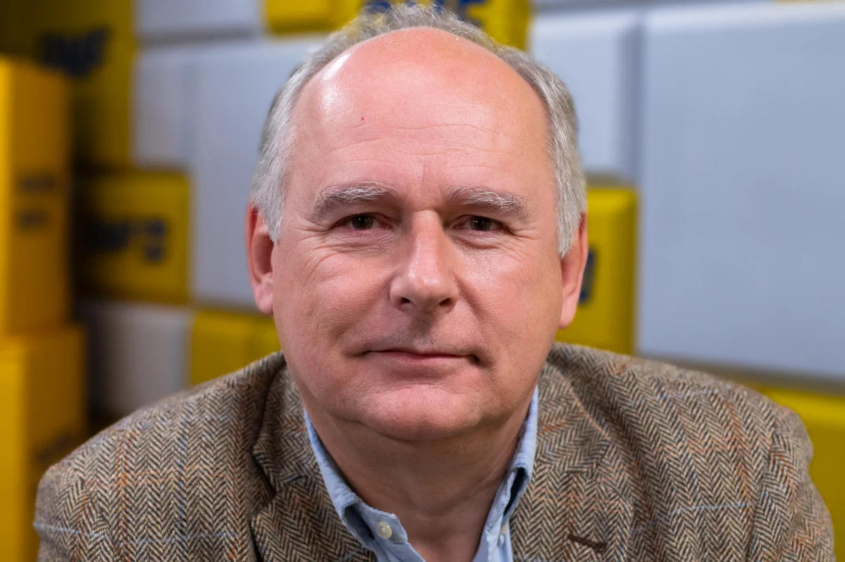 "Nikt z partii opozycyjnych nie dogada się z PiS" - zapewnił Paweł Zalewski, odnosząc się do pogłosek o próbach przeciągania przez Prawo i Sprawiedliwość na swoją stronę polityków opozycji. "Wybory nie były równe, (…) to oznacza, że były nieuczciwe - nie powiedziałem, że były sfałszowane, choć w jakichś miejscach może, jednostkowo" - mówił gość Popołudniowej rozmowy w RMF FM. Mówiąc o staraniach o odblokowania funduszy europejskich dla Polski Zalewski zaznaczył, że "nie musi wyglądać w ten sposób, że musimy spełnić wszystkie kamienie milowe od razu. To jest nierealne". 