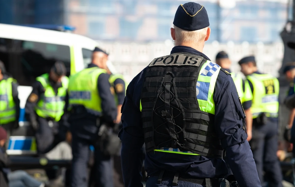 Szwedzka gazeta "Expressen" poinformowała, że SÄPO, czyli instytucja odpowiedzialna za kontrwywiad cywilny, zatrzymała najwyższego rangą oficera szwedzkiego wojska i jego żonę. Sprawa jest bardzo tajemnicza, bo małżeństwo nie tylko jest odizolowane od świata, ale śledztwo w ich sprawie prowadzą najznamienitsi prokuratorzy.