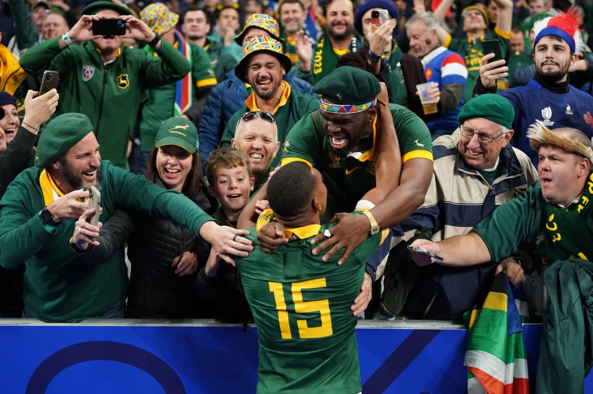 Już tylko cztery spotkania zostaną rozegrane w Pucharze Świata w rugby. Dziś i jutro w Paryżu walka w półfinałach. Wieczorem powalczą reprezentacje Argentyny i Nowej Zelandii. W sobotni wieczór powtórka finału sprzed czterech lat, czyli pojedynek Anglia-RPA. Inny finał niż pojedynek All Blacks i Springboks będzie niespodzianką. Kto kryje się za tymi przydomkami?