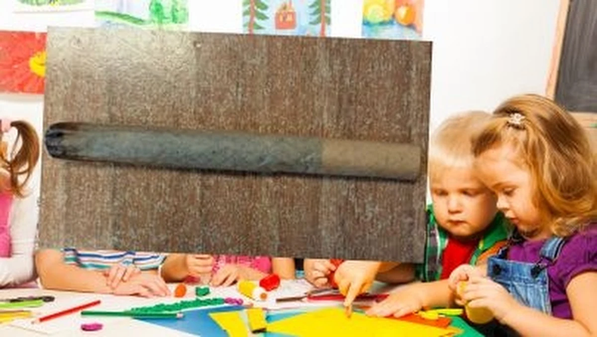 Nikogo nie dziwi widok kilkulatka, który do przedszkola przychodzi z ulubioną zabawką. Zazwyczaj dzieci wybierają ulubioną maskotkę lub autko. Wybór 4-latka z podwarszawskiego Piaseczna zaskoczyło nie tylko pracownice przedszkola, ale i policjantów.