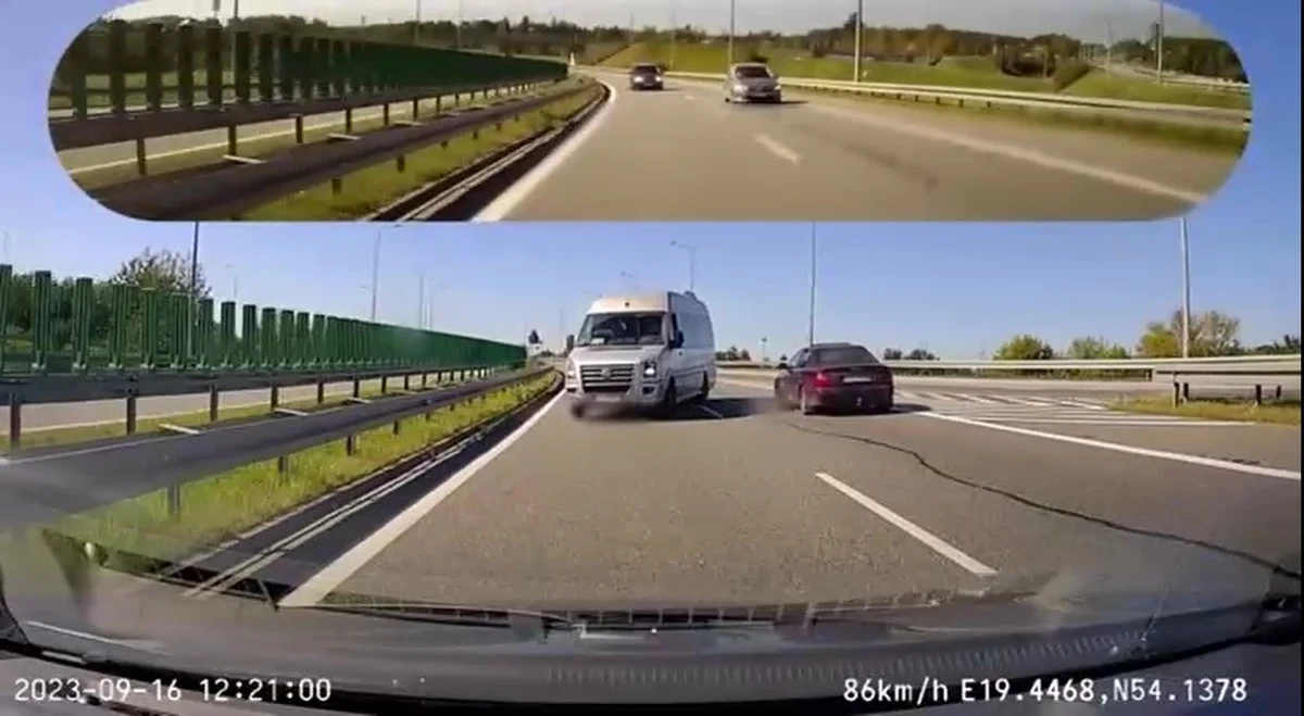 Kierowca busa wiozący dzieci wjechał pod prąd na drogę ekspresową S7 i nie ustąpił pierwszeństwa prawidłowo jadącym pojazdom - poinformowała w piątek warmińsko-mazurska policja. Teraz grozi mu 29 punktów karnych i grzywna. 