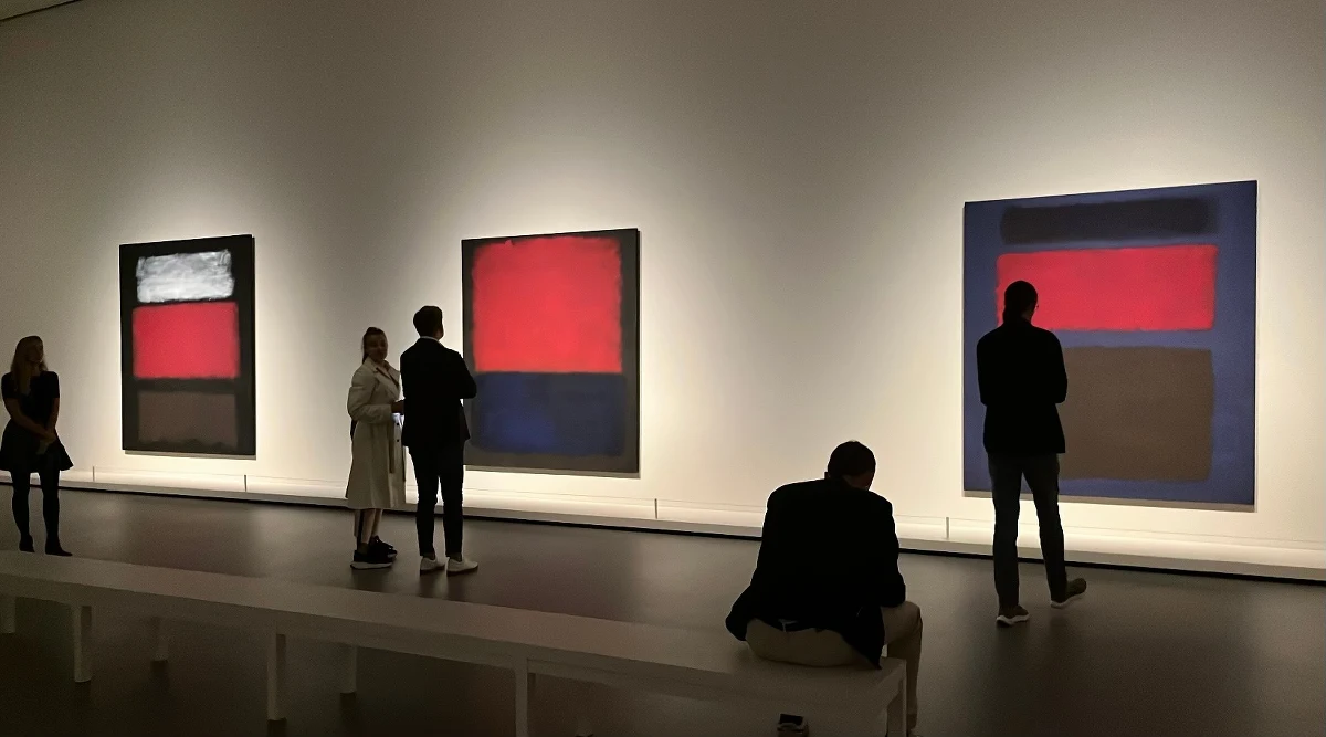 "Jedna z największych tajemnic sztuki nowoczesnej" - tak specjaliści komentują głośną wystawę bajecznie drogich obrazów sławnego amerykańskiego artysty pochodzenia łotewskiego Marka Rothko w Fundacji Louis Vuitton w Paryżu.