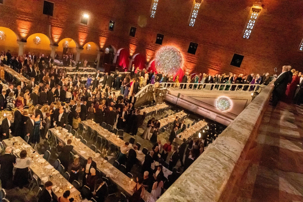 Już 10 grudnia odbędzie się bankiet noblowski. Po raz pierwszy w historii Polka będzie zapowiadać mowy laureatów nagrody Nobla. "Szacunek dla Fundacji Nobla był w moim życiu od dziecka. Gdy zobaczyłam ogłoszenie, byłam bardzo podekscytowana. Uważałam, że mój profil odpowiada temu, czego szukają i po prostu miałam odwagę i wysłałam zgłoszenie" - mówi gość internetowego Radia RMF24 Kamila Marzyńska, pierwsza polska toastmasterka na bankiecie noblowskim.