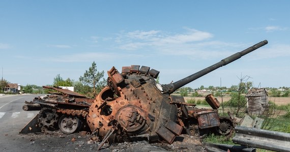 „Podczas inwazji na pełną skalę zniszczono ponad 5000 rosyjskich czołgów. Ukraińska siła jest potężniejsza niż stal okupantów!” - przekazało ukraińskie Ministerstwo Obrony. W osiągnięciu tych niebotycznych liczb wydatnie "pomaga" Ukraińcom ostatnia ofensywa rosyjska w rejonie Awdijiwki. Tylko jednego dnia siły Kijowa zniszczyły tam 55 maszyn wroga.