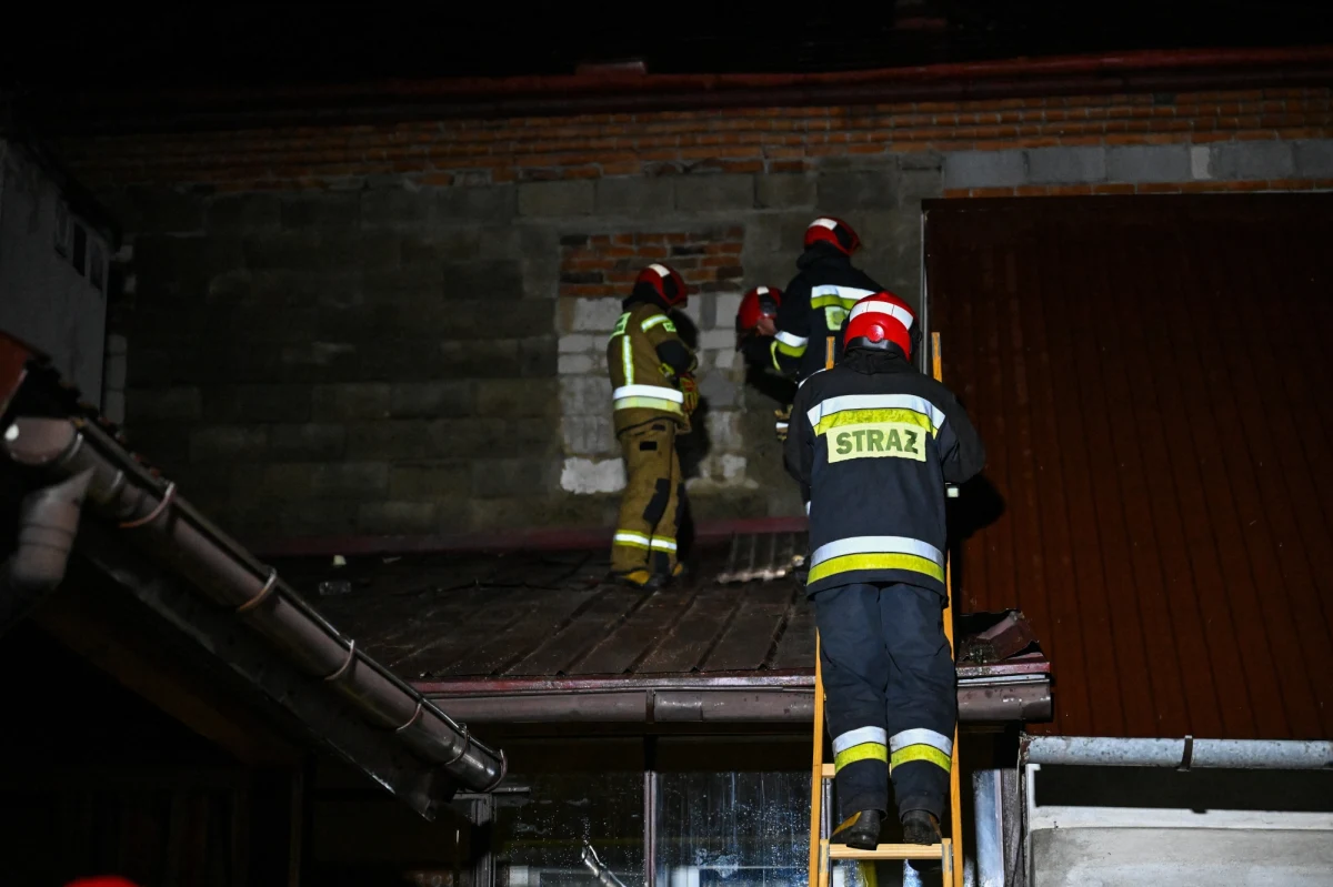 Strażacy odnotowali 341 interwencji związanych z silnym wiatrem - poinformował rzecznik Państwowej Straży Pożarnej bryg. Karol Kierzkowski.