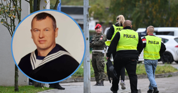 "Nie przyjeżdżajcie z ciekawości w miejsca, gdzie trwają poszukiwania" - apeluje pomorska policja. Od wczoraj trwa obława za 44-letnim Grzegorzem Borysem, który jest podejrzewany o zabójstwo swojego 6-letniego syna w Gdyni. W poszukiwania zaangażowanych jest blisko tysiąc osób. Jak nieoficjalnie się dowiadujemy, kamery monitoringu zarejestrowały ucieczkę poszukiwanego.