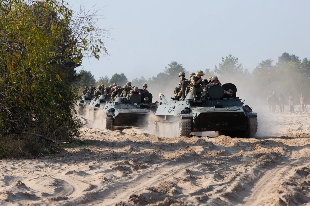 Ukraińskie siły prowadzą "poszerzone" działania operacyjne na wschodnim brzegu Dniepru w obwodzie chersońskim - donosi Instytut Studiów nad Wojną. To oznacza, że wojska Kijowa sforsowały rzekę, która stanowiła naturalną przeszkodę strzeżoną przez silnie ufortyfikowane formacje Rosjan. Ukraińcy chcą w ten sposób przeciąć rosyjskie linie, komplikując logistykę zaopatrzenia armii okupanta. O przełomie trudno jeszcze mówić, ale przekroczenie Dniepru i ewentualne umocnienie się tam, powinno być rozpatrywane w kategoriach sporego sukcesu ukraińskiej armii.