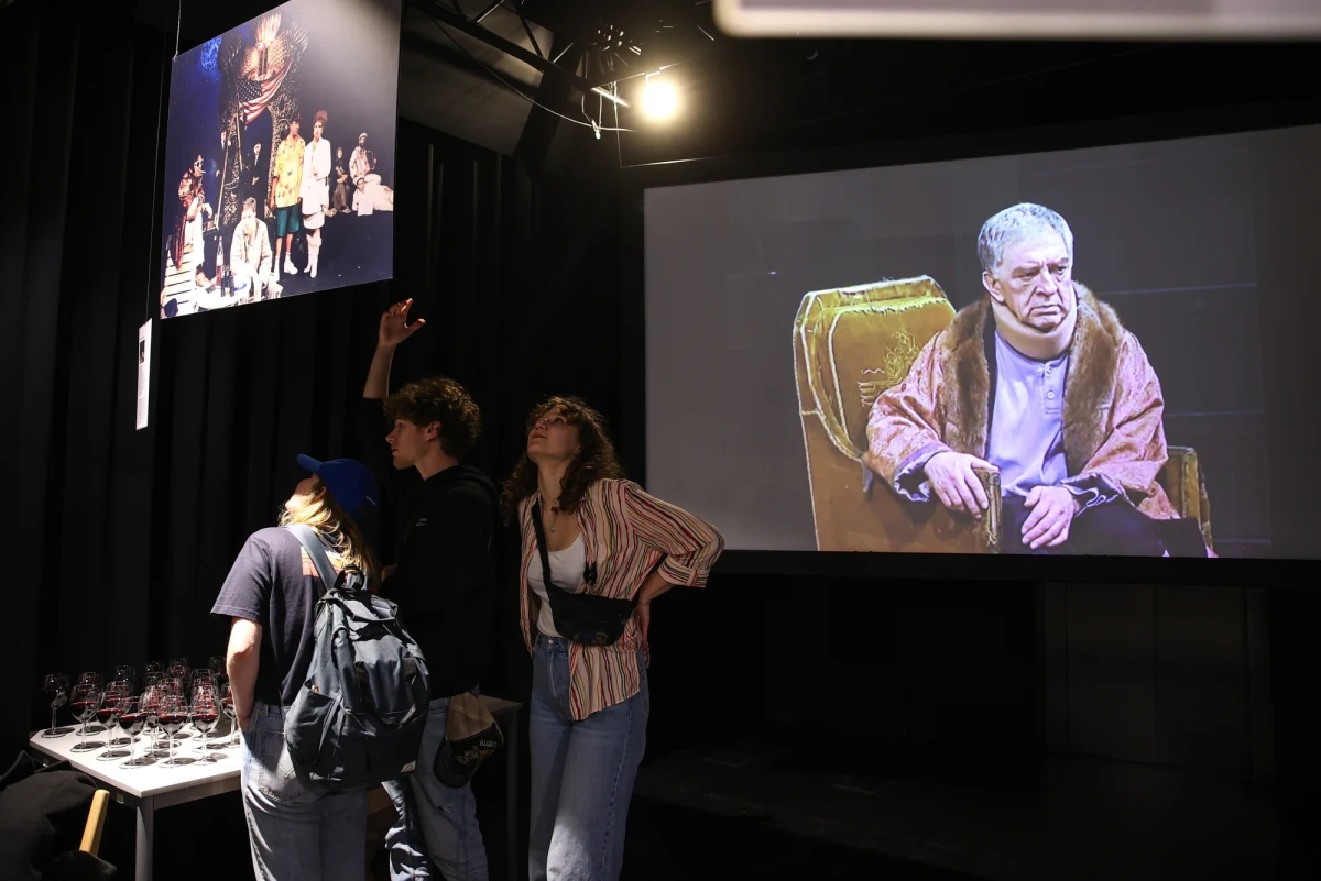 W muzeum MICET Narodowego Starego Teatru w Krakowie otwarta została wystawa "Jerzy Trela – Tak to czuję". Można na niej oglądać m.in. fotografie ze spektakli i nagrania ze scenami wielkich monologów w wykonaniu słynnego aktora. 