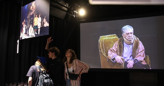 W muzeum MICET Narodowego Starego Teatru w Krakowie otwarta została wystawa "Jerzy Trela – Tak to czuję". Można na niej oglądać m.in. fotografie ze spektakli i nagrania ze scenami wielkich monologów w wykonaniu słynnego aktora. 