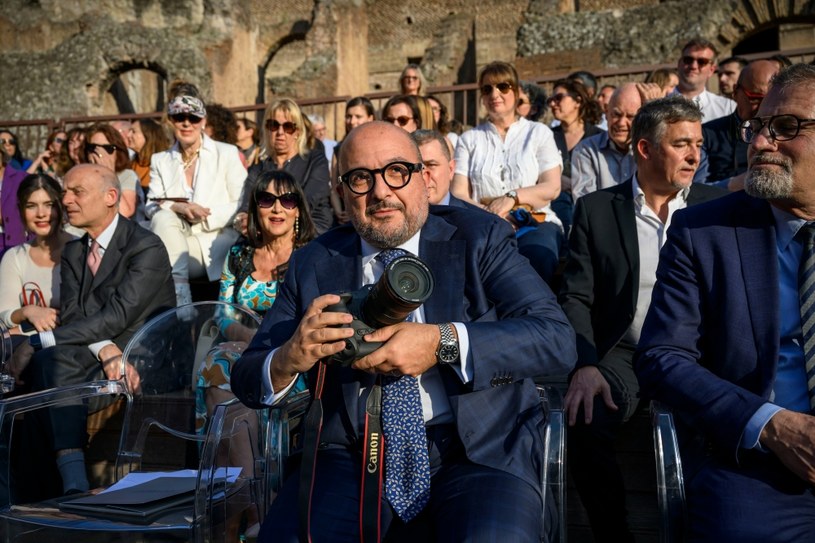 "Dosyć finansowania filmów, które trafiły do kin na krótko i miały bardzo mało widzów" - powiedział włoski minister kultury Gennaro Sangiuliano. W ten sposób broni swych planów znacznej redukcji nakładów na kinematografię w nowym budżecie.
