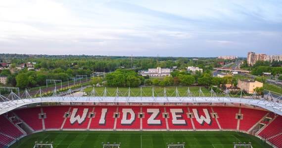 Niestety, z powodu ulewnych deszczów niedzielny mecz między Widzewem Łódź a Ruchem Chorzów musiał zostać odwołany. Mimo walki pracowników klubu, murawa boiska nie nadawała się do gry.