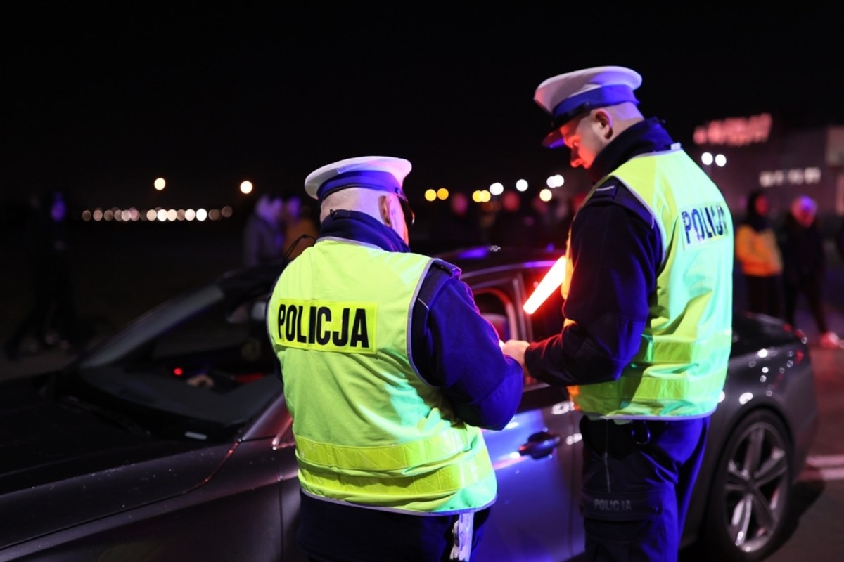 Tragiczny wypadek na drodze krajowej nr 20. W Kaliskach Kościerskich (Pomorskie) audi potrąciło pieszego. 48-letniego mężczyzny nie udało się uratować.