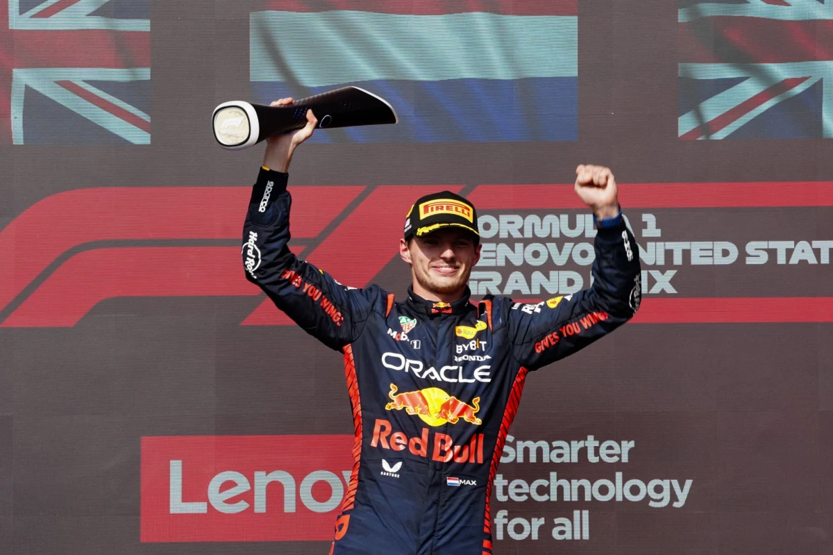 ​Mistrz świata Holender Max Verstappen z ekipy Red Bull wygrał na torze w Austin niedzielny wyścig Formuły 1 o Grand Prix USA, 18. rundę mistrzostw świata. Verstappen odniósł w tegorocznym sezonie 15. zwycięstwo. Dzień wcześniej Holender był najszybszy także w sprincie.