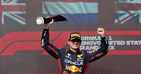 ​Mistrz świata Holender Max Verstappen z ekipy Red Bull wygrał na torze w Austin niedzielny wyścig Formuły 1 o Grand Prix USA, 18. rundę mistrzostw świata. Verstappen odniósł w tegorocznym sezonie 15. zwycięstwo. Dzień wcześniej Holender był najszybszy także w sprincie.