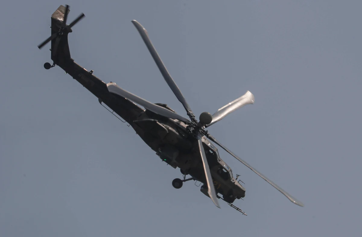 W ataku na kontrolowane przez Rosjan lotniska w Berdiańsku i Ługańsku Ukraińcy zniszczyli dziewięć rosyjskich śmigłowców: siedem Ka-52 i dwa Mi-8 - poinformował Jakub Janowski, analityk wojskowy w grupie monitorującej Oryx. Kolejnych 15 maszyn miało zostać uszkodzonych.