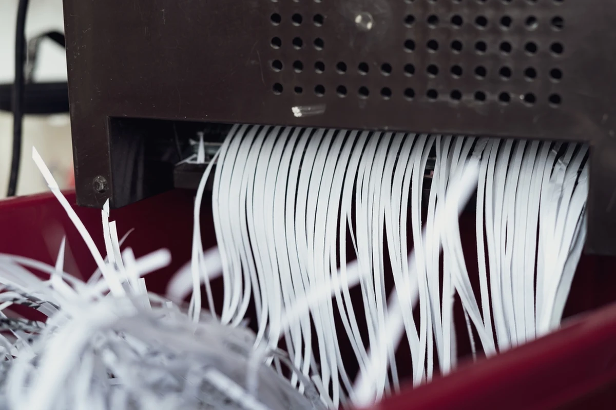 Opozycja alarmuje, że ruszył program "niszczarka plus". Mowa o zakupie niszczarek do papieru przez wiele instytucji po ogłoszeniu wyników wyborów parlamentarnych.