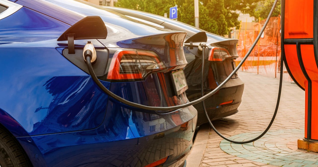 Tesla ograniczyła ładowanie choćby o 30 proc. Sąd przyznał odszkodowania