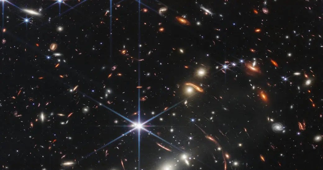 ¿Por qué está tan oscuro en el espacio a pesar de la inimaginable cantidad de estrellas?