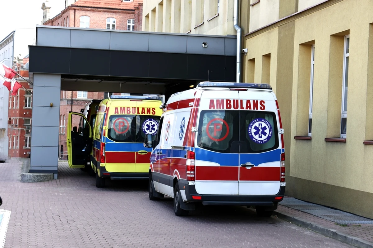 Ciała dwóch osób - kobiety w wieku 23 lat i 21-letniego mężczyzny - znaleziono w jednym z mieszkań w budynku wielorodzinnym w Tychach (woj. śląskie). Trwa śledztwo policji pod nadzorem prokuratury.