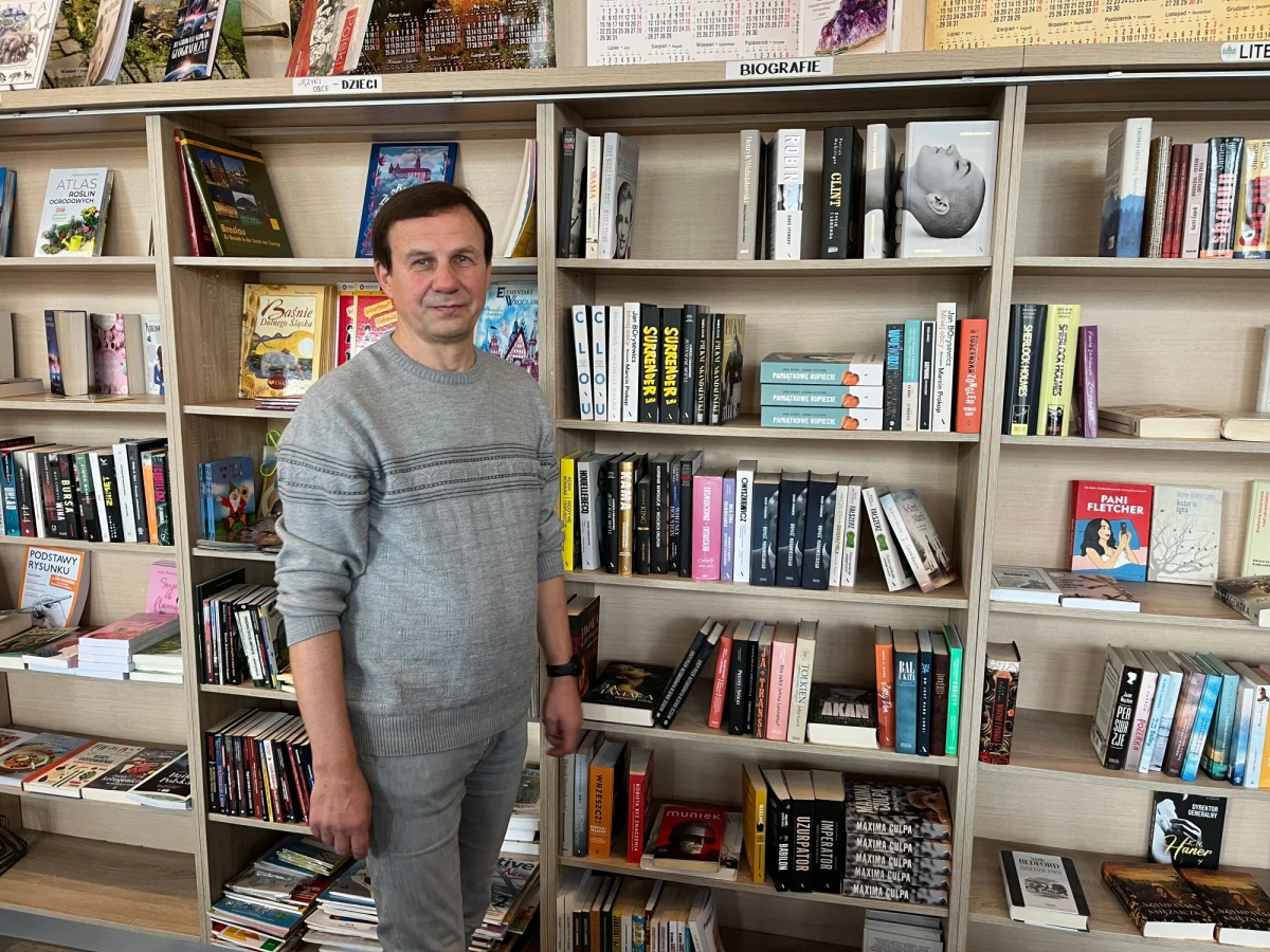 Wrocławska księgarnia Wratislavia zaprasza na ostatnie zakupy. Działa od ponad 60 lat, a z końcem tego tygodnia ma zostać zamknięta. Powody tej trudnej decyzji jest konkurencyjna sprzedaż książek przez internet i rosnące koszty utrzymania działalności.