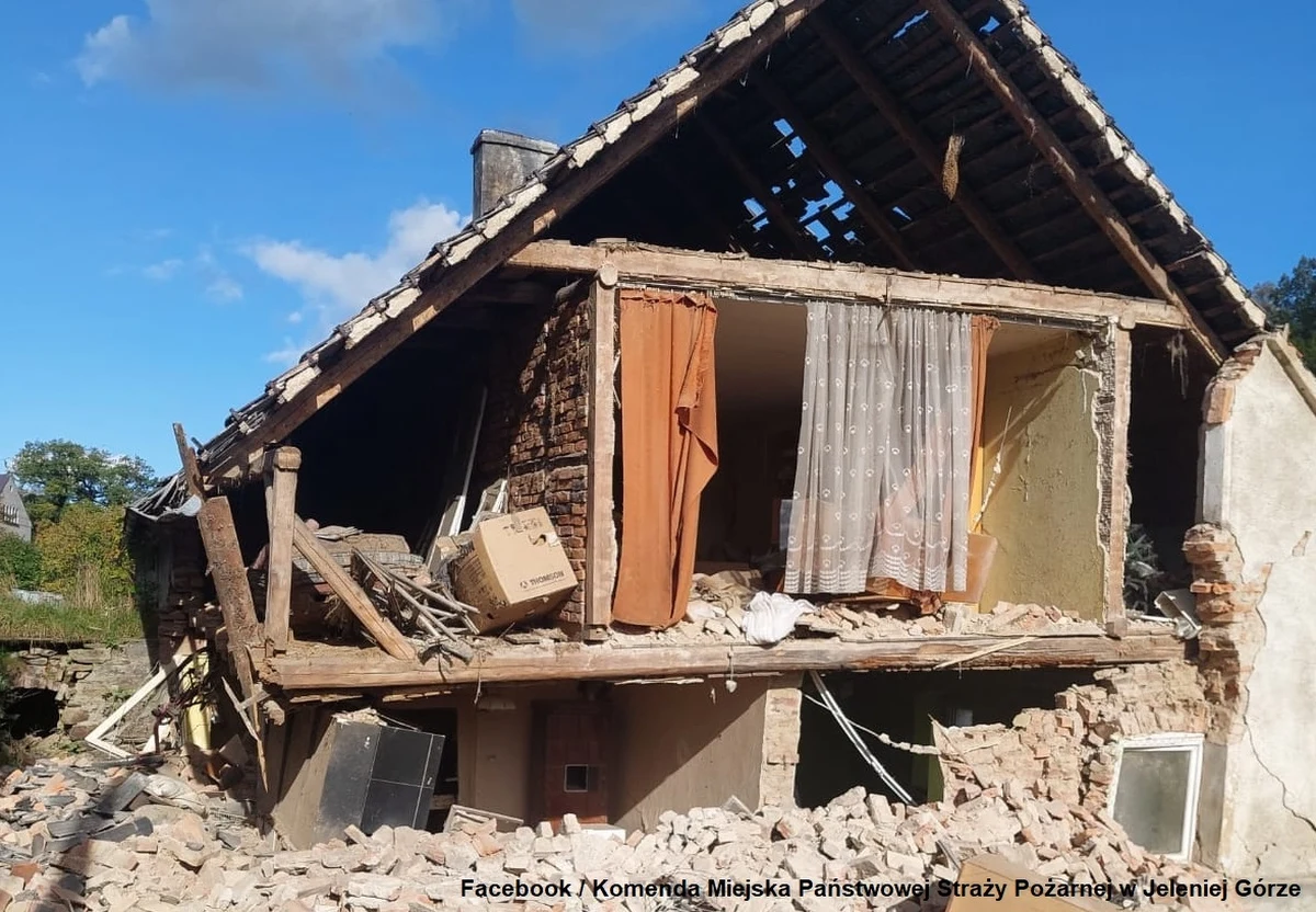 Jedna osoba została zabrana do szpitala w wyniku wybuchu butli z gazem w budynku jednorodzinnym w Starej Kamienicy na Dolnym Śląsku. W domu zawaliła się jedna ze ścian.