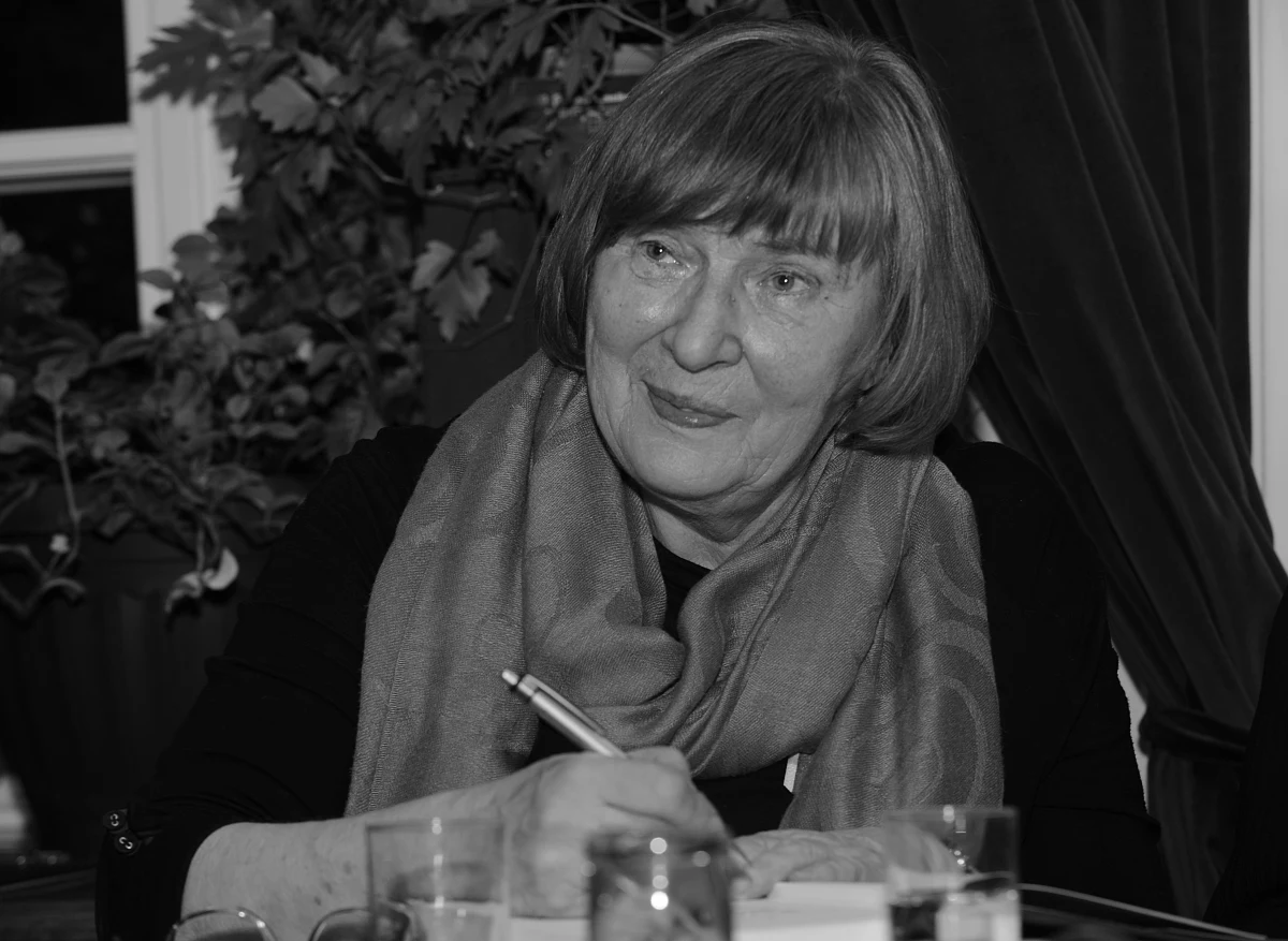 Nie żyje Barbara Petrozolin-Skowrońska - dziennikarka, historyk, autorka, książek i scenariuszy słuchowisk radiowych, a w latach 90. redaktorka naczelna "Encyklopedii PWN" i wydawca "Encyklopedii Warszawy" – podał portal SDP.pl. Od wielu lat była ona związana ze Stowarzyszeniem Dziennikarzy Polskich.