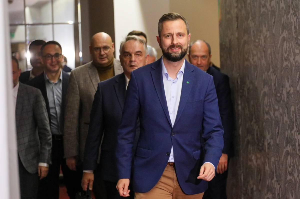 „Chcemy współtworzyć koalicję rządową z Koalicją Obywatelską, Lewicą, Polską 2050 i samorządowcami” – mówił na konferencji prasowej prezes PSL Władysław Kosiniak-Kamysz. Jak dodał, uzyskał mandat do reprezentowania PSL w tych negocjacjach. 