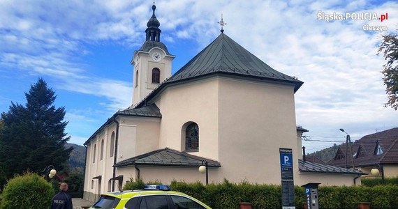 Policja szuka złodziei, którzy okradli kościół pw. św. Jana Chrzciciela w Brennej na Śląsku Cieszyńskim. Funkcjonariusze wystosowali apel do osób, które były w nocy w pobliżu miejsca zdarzenia i mogły widzieć przestępców. 