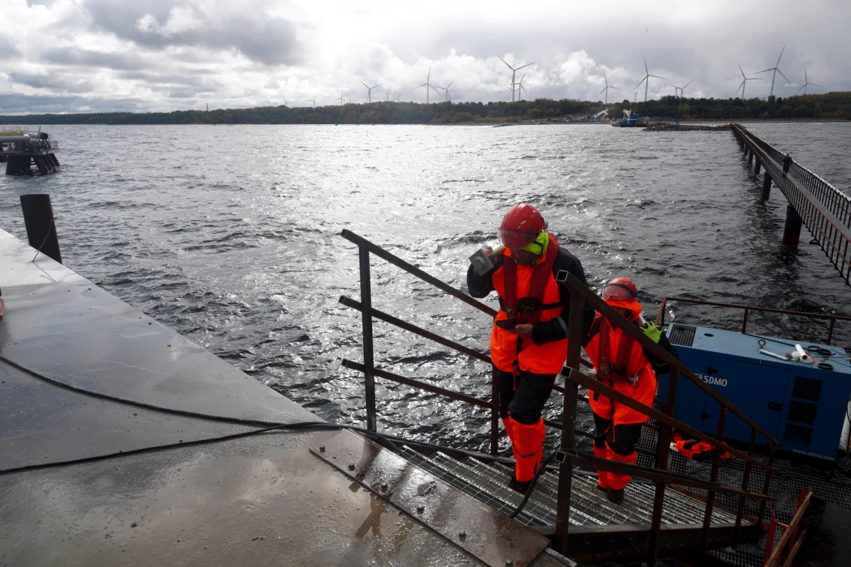 Władze Szwecji uszkodzenie gazociągu i kabla telekomunikacyjnego pomiędzy Finlandią a Estonią ze zniszczeniem kolejnej instalacji. Jak poinformowano w Sztokholmie, w tym samym czasie doszło także do incydentu dotyczącego instalacji łączącej Szwecję z Estonią. W postępowaniach prowadzonych przez śledczych badany jest trop dotyczący chińskiego statku.