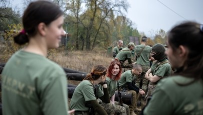 Rosja ściąga na front kobiety i nastolatków