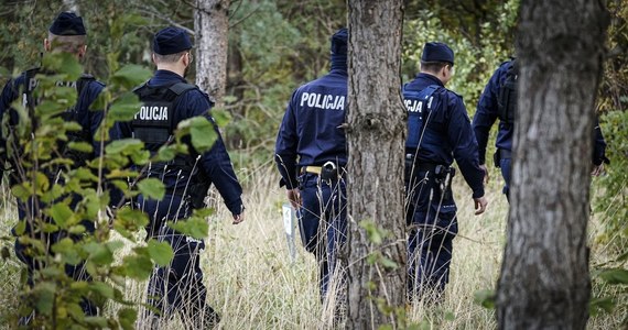 Sąd wydał Europejski Nakaz Aresztowania wobec Grzegorza Borysa - dowiedział się reporter RMF FM. Żołnierz Marynarki Wojennej jest podejrzany o zabójstwo ze szczególnym okrucieństwem swojego 6-letniego syna w Gdyni. Śledczy nie wykluczają, że mężczyzna zbiegł za granicę. To piąty dzień obławy na 44-latka. 