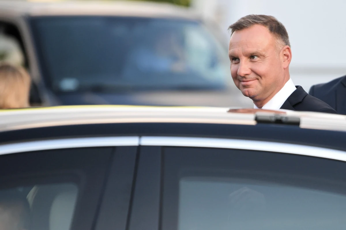 W aucie należącym do Kancelarii Prezydenta RP funkcjonariusze Służby Ochrony Państwa znaleźli lokalizator - podaje portal TVN24.pl. Według źródeł samochód wcześniej był w Ukrainie, a z lokalizatorem mógł jeździć nawet kilka miesięcy. 