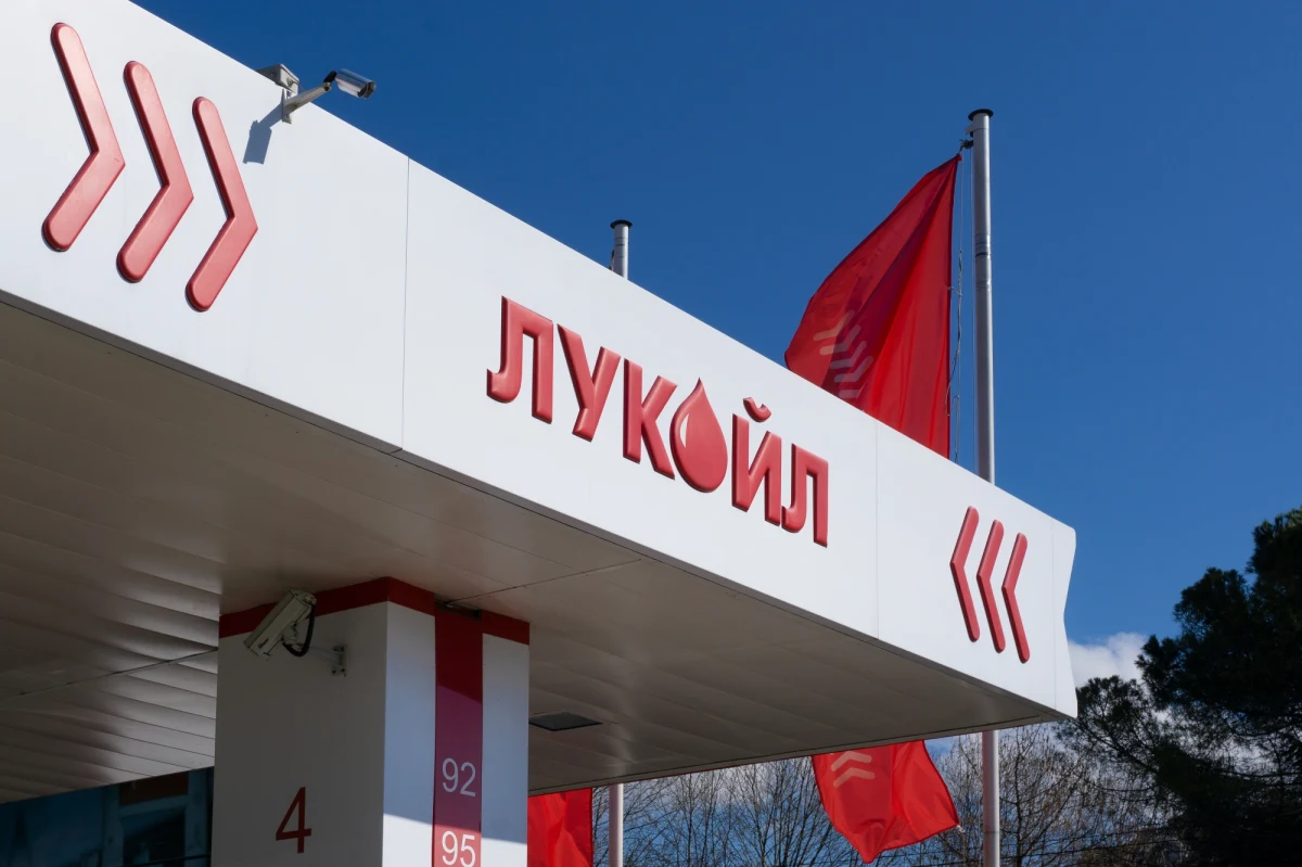 Zmarł prezes Łukoila Władimir Niekrasow - poinformował o tym w specjalnym komunikacie sam koncern. Łukoil to drugi co do wielkości producent ropy w Rosji. Ukraińskie media już komentują, że to kolejna śmierć czołowego menedżera rosyjskiej branży energetycznej od początku zeszłego roku. 