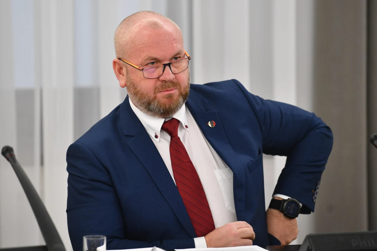 Prokuratura Okręgowa w Warszawie wszczęła śledztwo dotyczące m.in. zniesławienia przez Pawła Wojtunika. W sobotę były szef CBA powiedział, że z kilku źródeł otrzymał informacje o spotkaniu, podczas którego miały zapaść decyzje o masowym stosowaniu kontroli operacyjnej wobec przedstawicieli ugrupowań opozycyjnych.