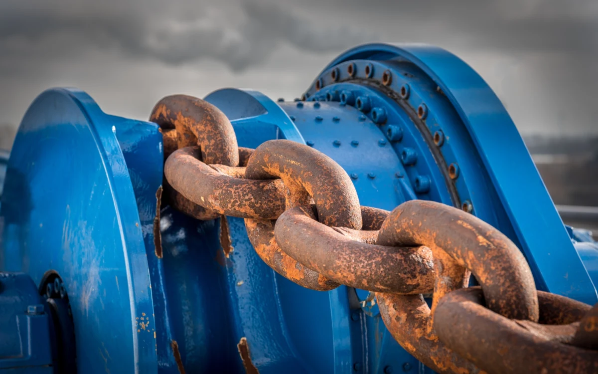 ​Z dna Zatoki Fińskiej spod grubej warstwy mułu została wyciągnięta we wtorek duża, ważąca 6 ton kotwica, o wymiarach 2,5 x 2 x 1 m - poinformowała fińska policja. Wyłowiono ją w miejscu uszkodzenia gazociągu Balticconnector, łączącego Estonię i Finlandię.