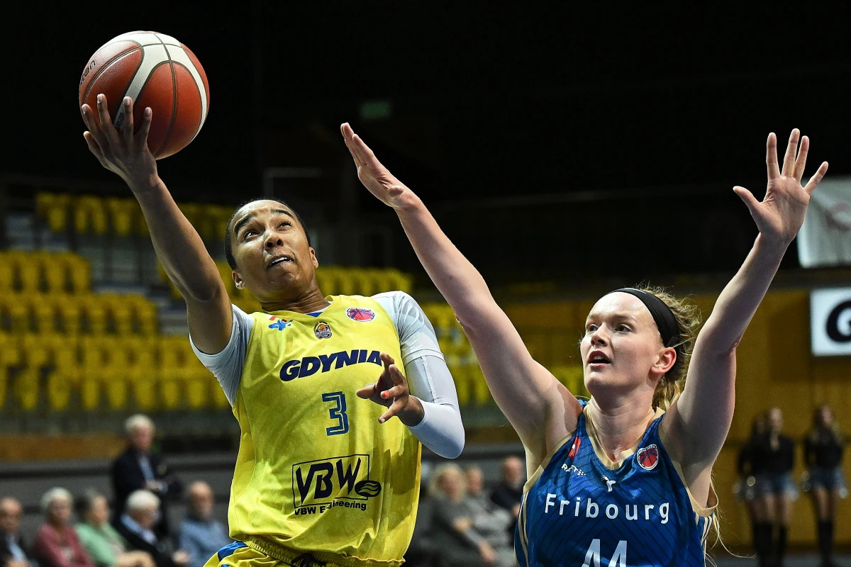 "To był najbardziej ekstremalny przypadek nienawiści, jakiego kiedykolwiek doświadczyłam" - napisała na Instagramie Mikayla Cowling z VBW Arka Gdynia. 27-letnia czarnoskóra Amerykanka została brutalnie pobita po środowym meczu Pucharu Europy w Gdyni. Dziś opublikowała swoje oświadczenie. 