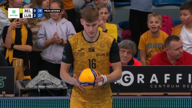 Skrót meczu PGE GiEK Skra Bełchatów - KGHM Cuprum Lubin 3:2 (23:25, 25:27, 29:27, 25:16, 15:10) w 2. kolejce PlusLigi.

