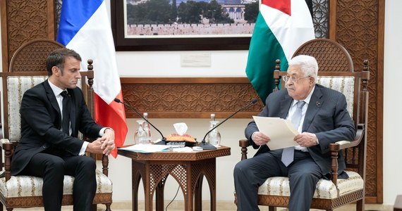 Prezydent Francji proponuje, by rozszerzyć międzynarodową koalicję walczącą z Państwem Islamskim w Iraku i Syrii. Emmanuel Macron uważa, że działania koalicji pod przewodnictwem Stanów Zjednoczonych powinny objąć także palestyński Hamas. Równocześnie Macron przekazał w Ramallah na Zachodnim Brzegu Jordanu, że jest zwolennikiem wznowienia procesu politycznego z Palestyńczykami i stworzenia odrębnego państwa.
