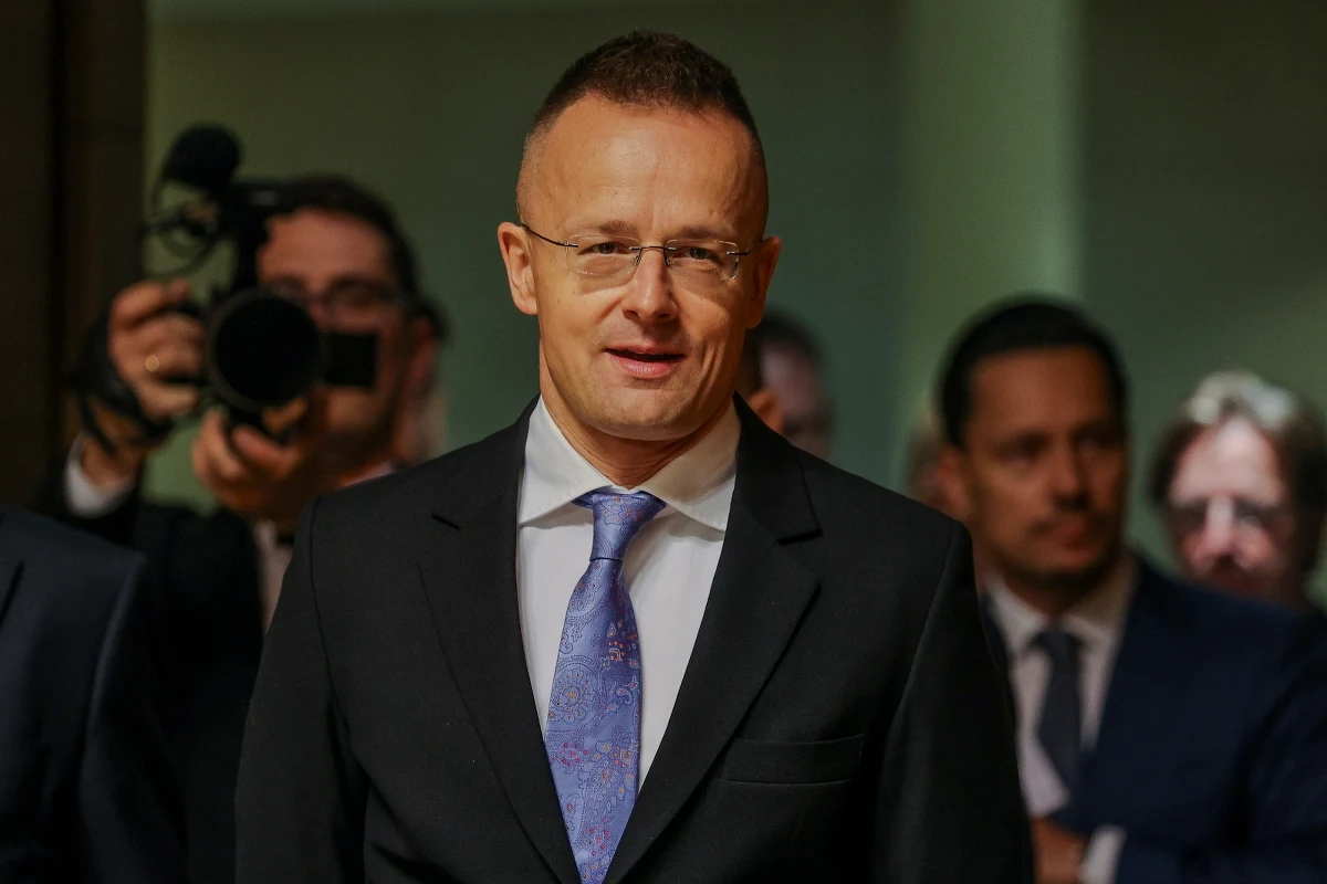 Fakt, że prezydent Turcji przedłożył parlamentowi wniosek o zatwierdzenie przystąpienia Szwecji do NATO, nie zmienił sytuacji na Węgrzech. Nasz parlament podejmie suwerenną decyzję w tej sprawie - poinformował minister spraw zagranicznych Węgier Peter Szijjarto.