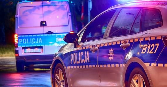 Autobus rejsowy uderzył w blok mieszkalny przy ulicy Poleskiej w Białymstoku. Kierowca trafił do szpitala, pasażerom nic się nie stało.