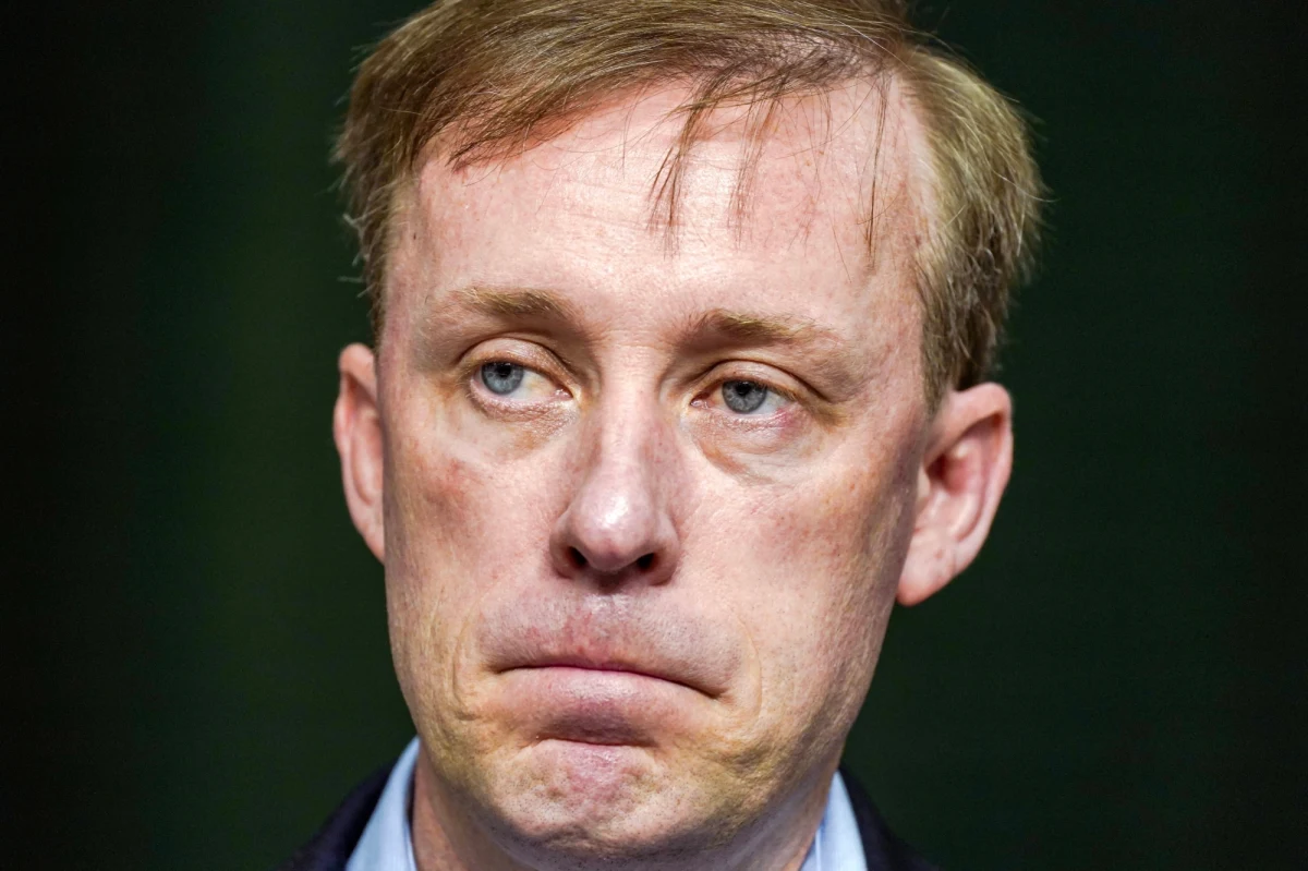 Pierwsze tajne raporty wywiadu USA na temat rosyjskich planów inwazji na Ukrainę pojawiły na początku października 2021 roku – tak  twierdzi autorka publikacji w magazynie „New Yorker”. Niedługo po uzyskaniu tych informacji prezydent Biden wysłał szefa CIA do Moskwy z ostrzeżeniem skierowanym do Władimira Putina.