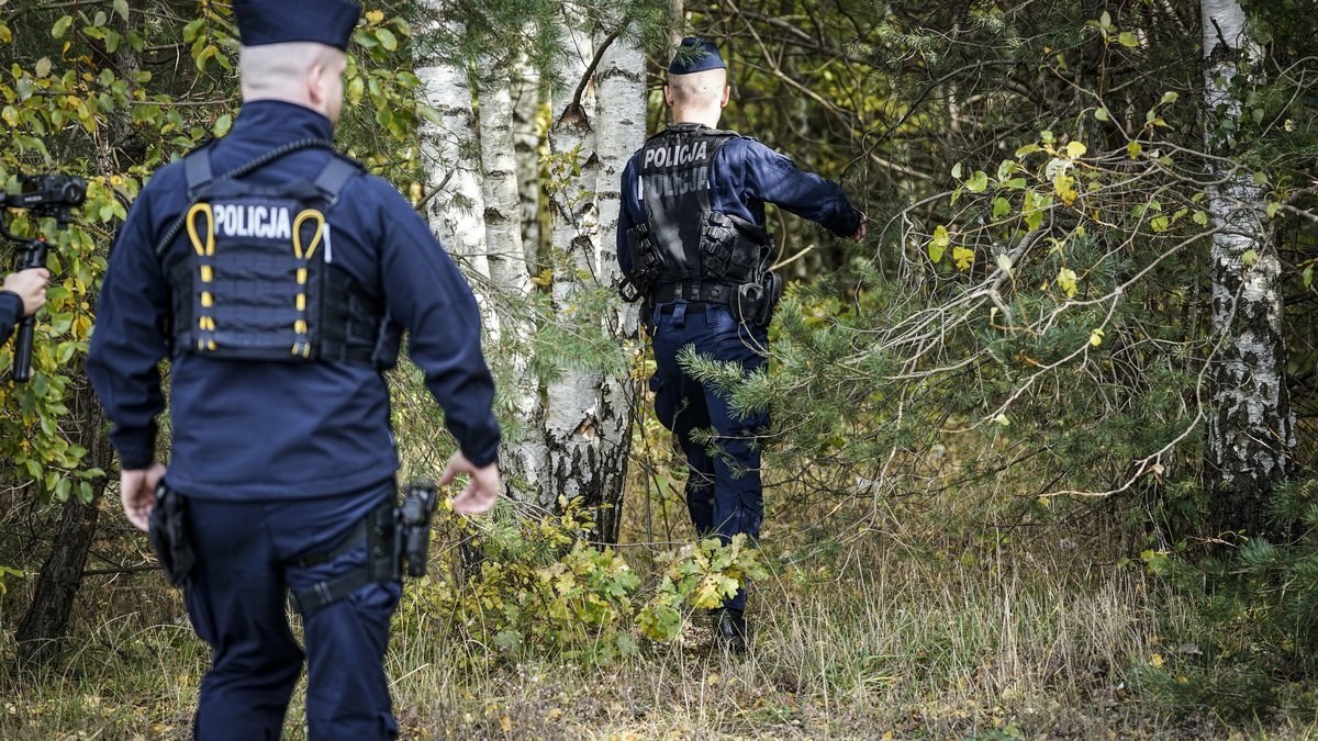 Policja zmienia sektor poszukiwań Grzegorza Borysa - dowiedział się reporter RMF FM Kuba Kaługa. Nieuchwytny od piątku mężczyzna podejrzany jest o zabicie ze szczególnym okrucieństwem swojego 6-letniego syna. Wydano za nim list gończy oraz Europejski Nakaz Aresztowania. 