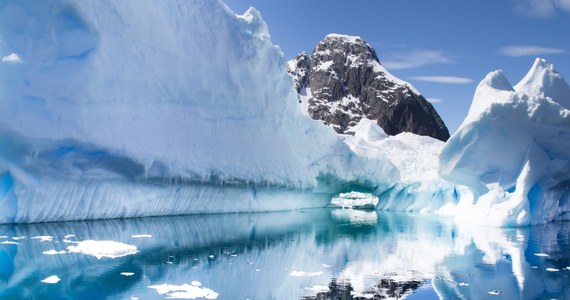 Wzgórza, doliny, rzeki – naukowcy opisują krajobraz, ukryty pod lodami Antarktydy. Jest wielkości Belgii i od 34 milionów lat pozostaje nietknięty, jakby zastygł w czasie.