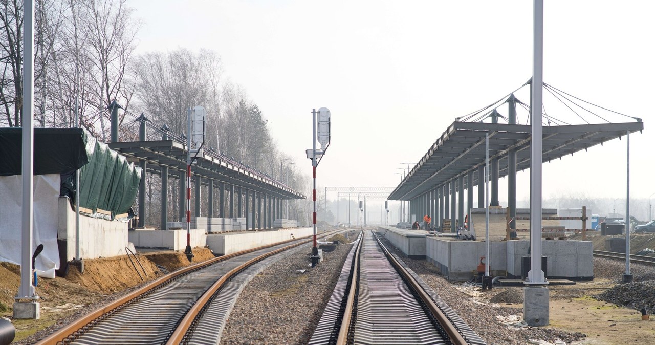 Trwa, budowa, precyzyjniej, odbudowa, linii, kolejowej, łączącej, Tarnowskie, Góry, Zawierciem, gotowa, początku, grudnia, żeby, Pociągiem na lotnisko w Pyrzowicach od grudnia. Linia kolejowa prawie gotowa