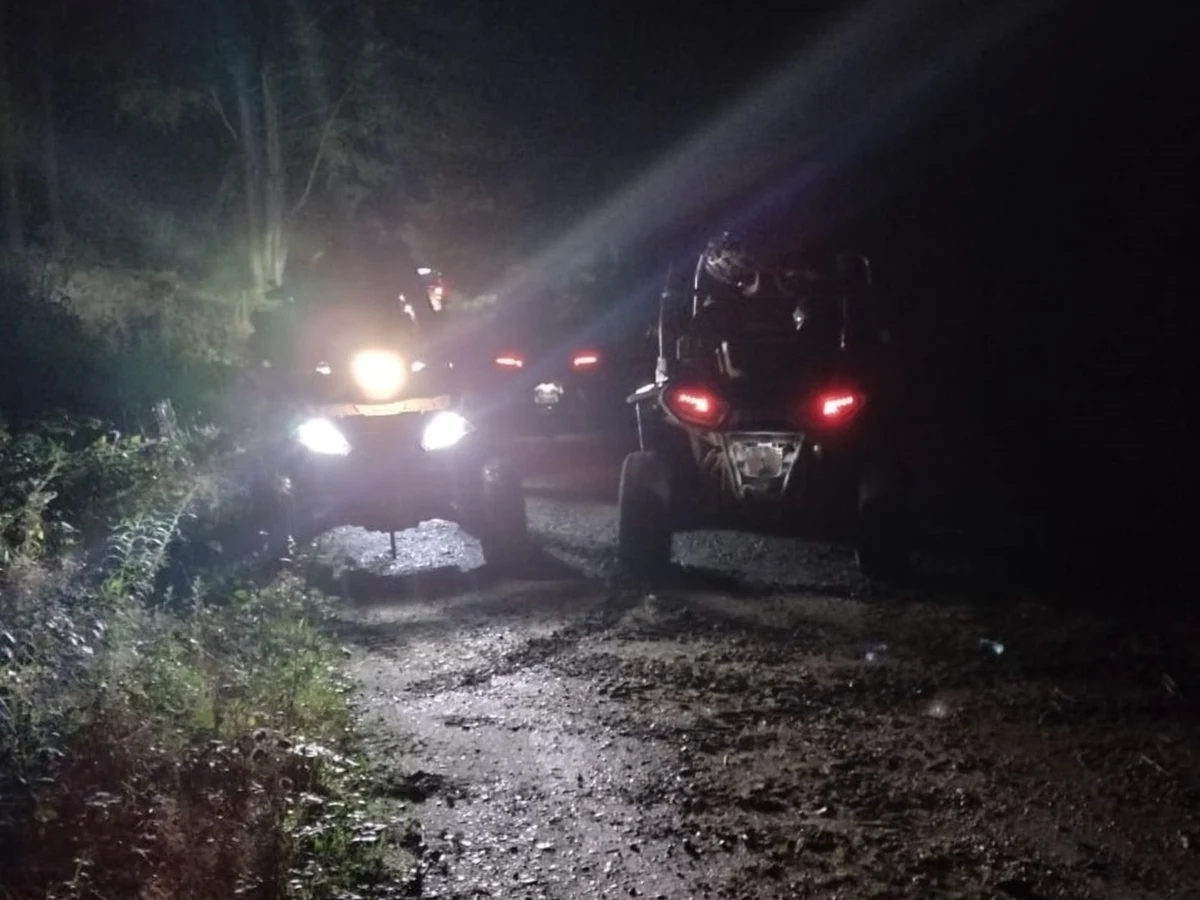 ​Nielegalny rajd po lasach parku krajobrazowego w Rudawach Janowickich na Dolnym Śląsku. Strażnicy leśni z Lasów Państwowych zatrzymali ośmiu kierowców quadów. Jak ukarano zatrzymanych?